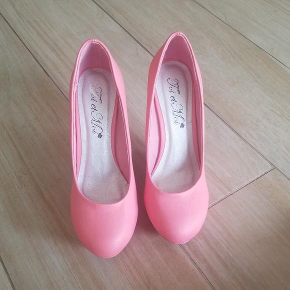 Platform Heels - Picture 2 of 3